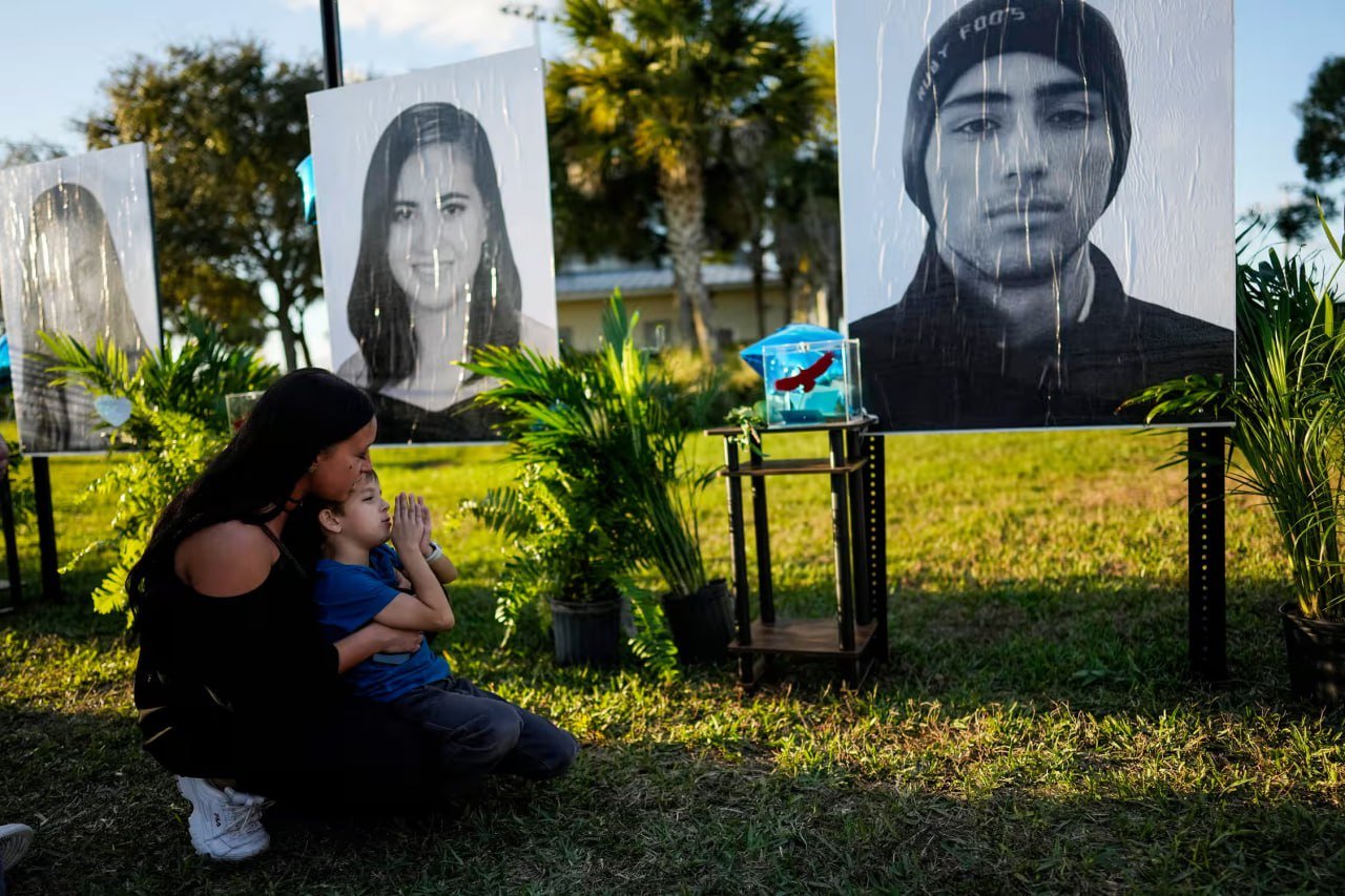 Grieving for Joaquin Oliver Source: AP