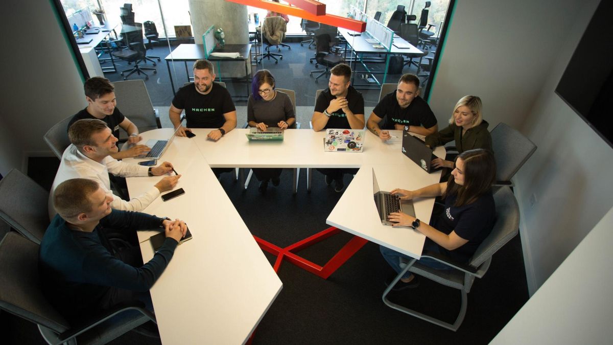 Команда Hacken Источник: https://jobs.dou.ua/