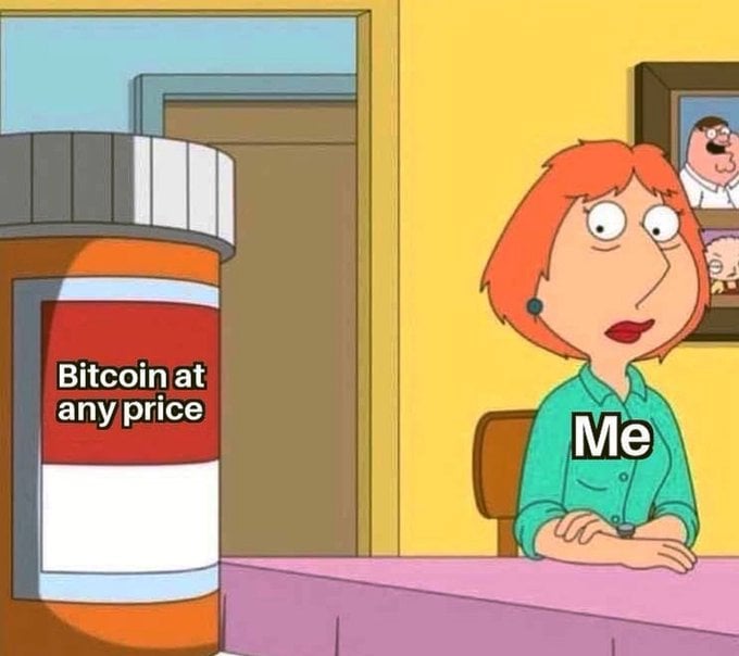 Мем о зависимости от покупки BTC по любой цене. Источник: неизвестен