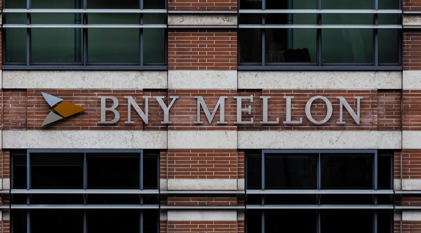 BNY Mellon swiftly introduced dependable crypto solutions to its clients. Source: currency.com
