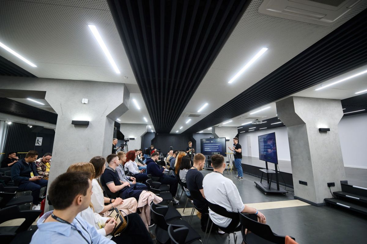 A team presenting at the pitch session. Photo: Incrypted