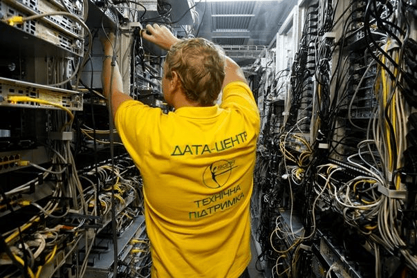 Maintenance Operations at Volia Cable Data Center, Kyiv, 2018. Source: vector-vs.com/reference/view/data-centr-volja-kabel