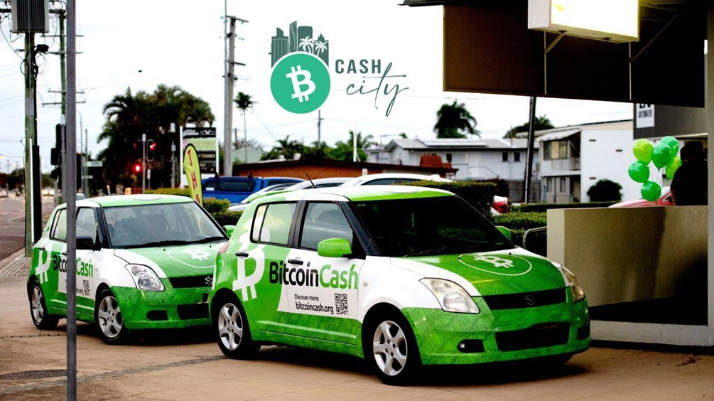 Bitcoin Cash-ის ფერებში ბრენდირებული ასეთი მანქანები ტაუნზვილის ქუჩებში ჩვეულებრივი მოვლენაა.