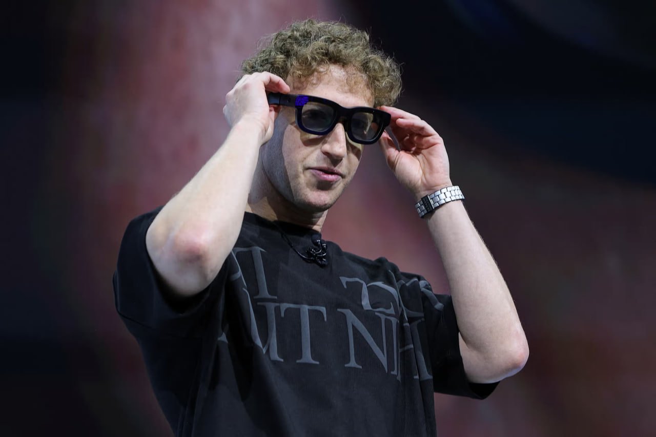 Mark Zuckerberg with the Orion AR glasses. Source:  theguardian
