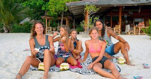 Семья криптоэнтузиастов Тайхутту. Источник: CNBC